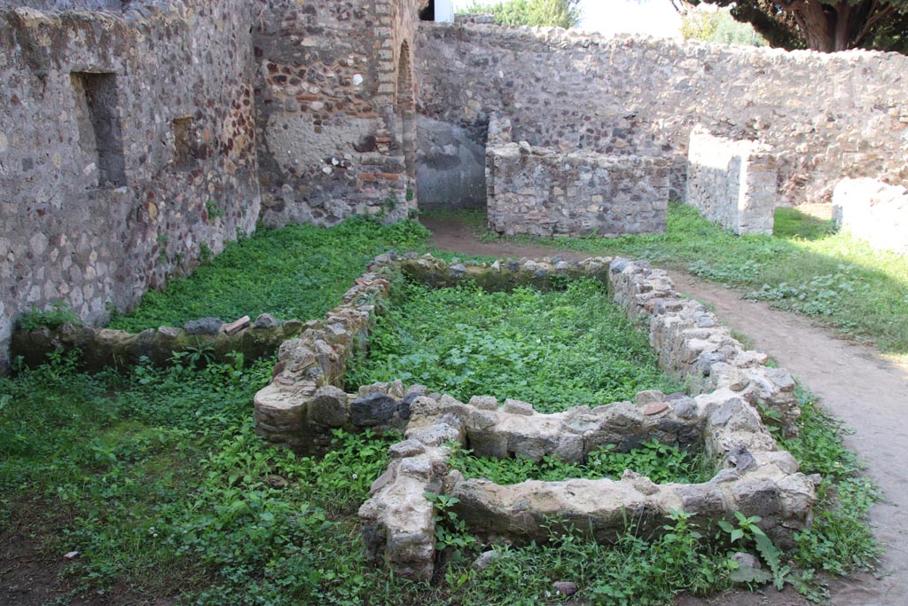 HGW25 Pompeii. Part of Villa of Diomedes. October 2023. Looking west across room 7,6. Photo courtesy of Klaus Heese.