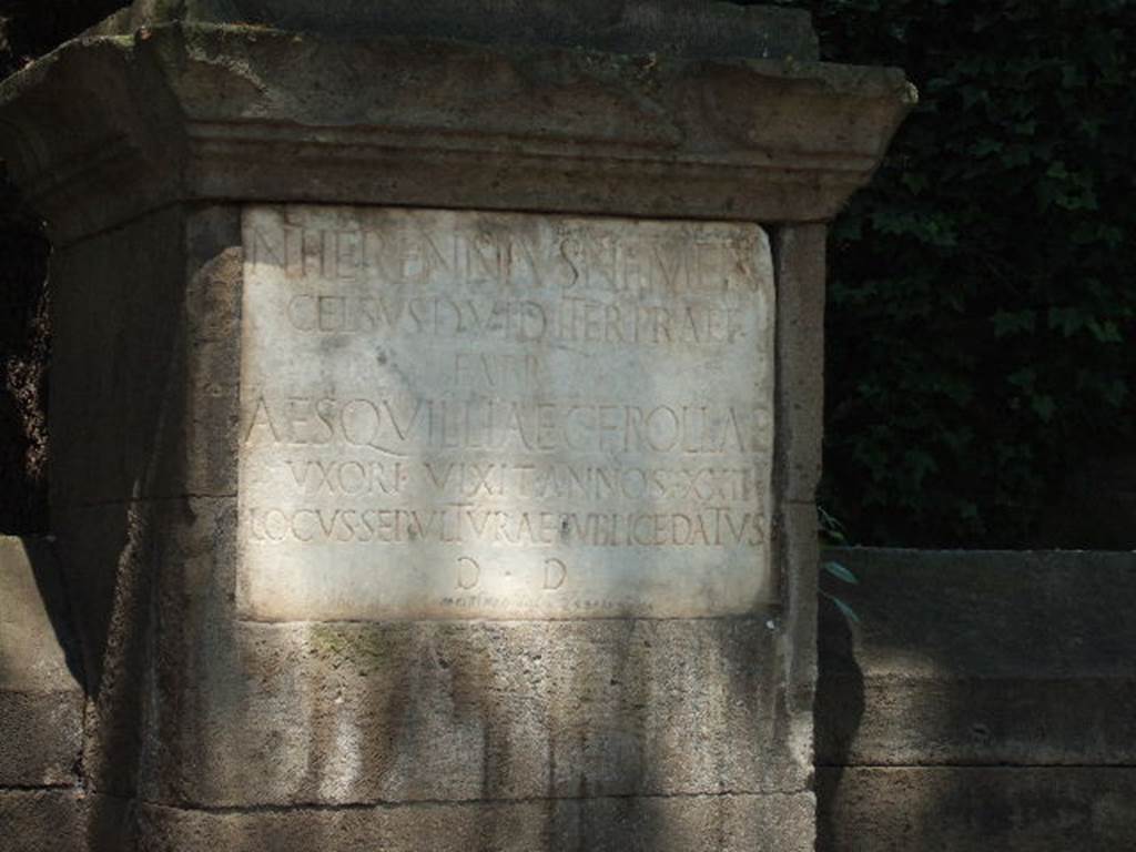NGG Pompeii. May 2006. Inscription on marble plaque of tomb of Aesquillia Polla.