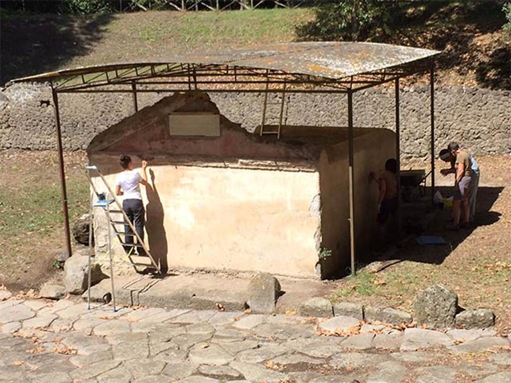 NGOF Pompeii. 2015. Tomb undergoing restoration by the conservation department of the Museum of Valencia.
Photo courtesy of Porta Nola Necropolis Project.
http://www.museuprehistoriavalencia.es/
