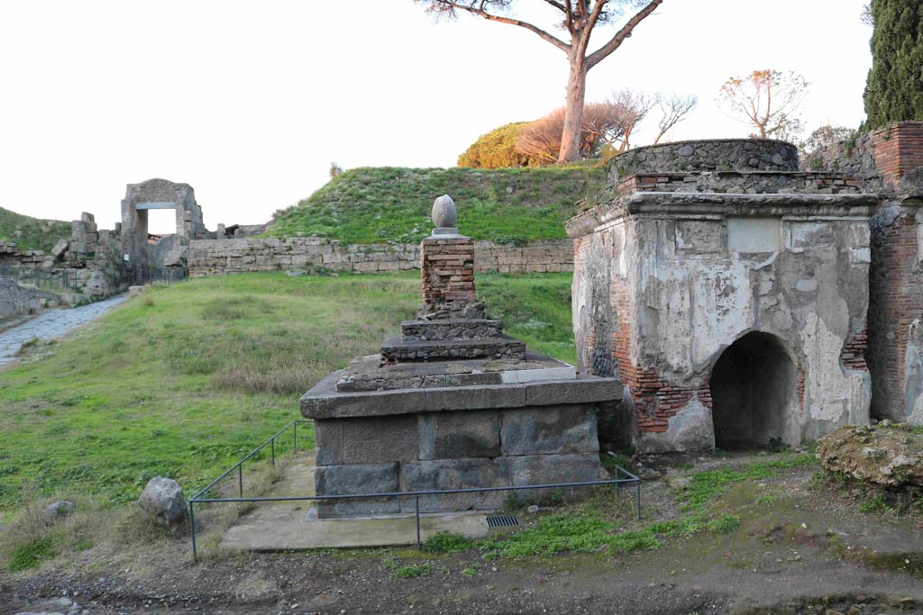 Pompeii Porta Nocera. December 2018. Looking north towards tombs 2EN and 4EN. Photo courtesy of Aude Durand.