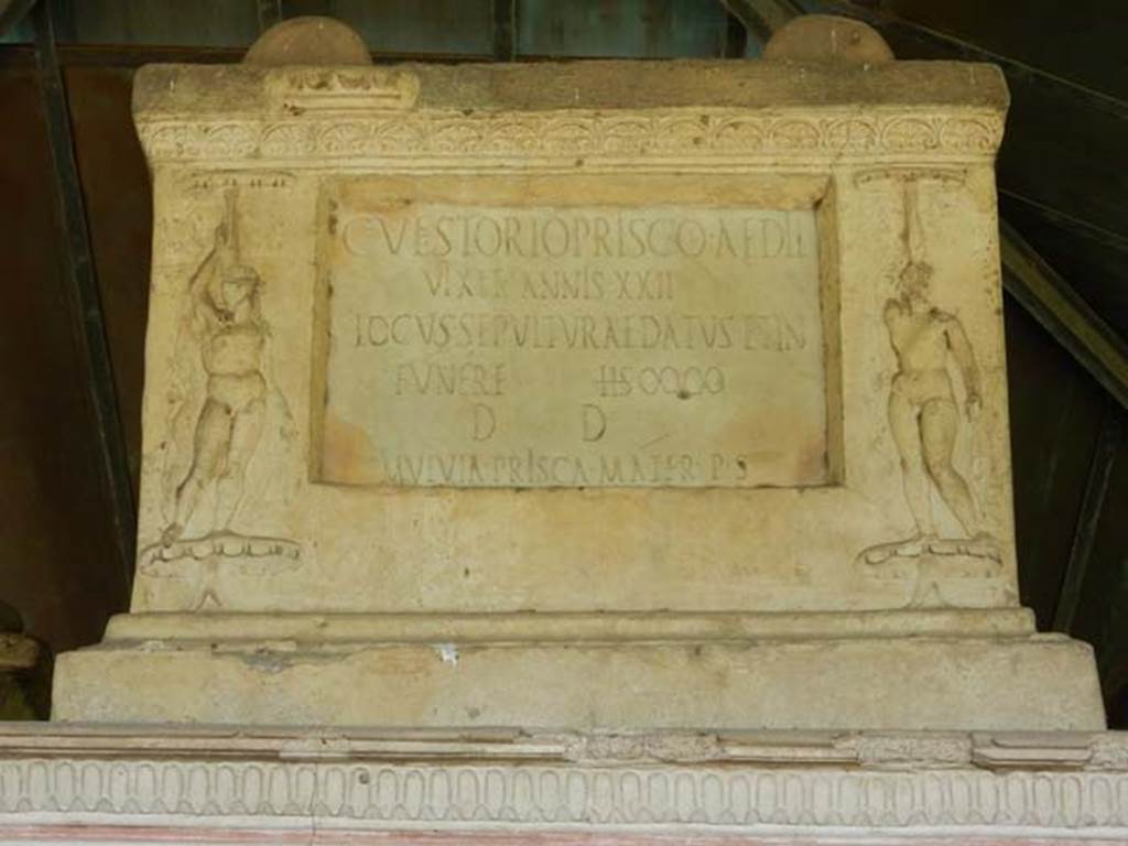 VGJ Pompeii. May 2006. East side of inner tomb with inscription to Gaius Vestorius Priscus who only lived to the age of 22 years.

