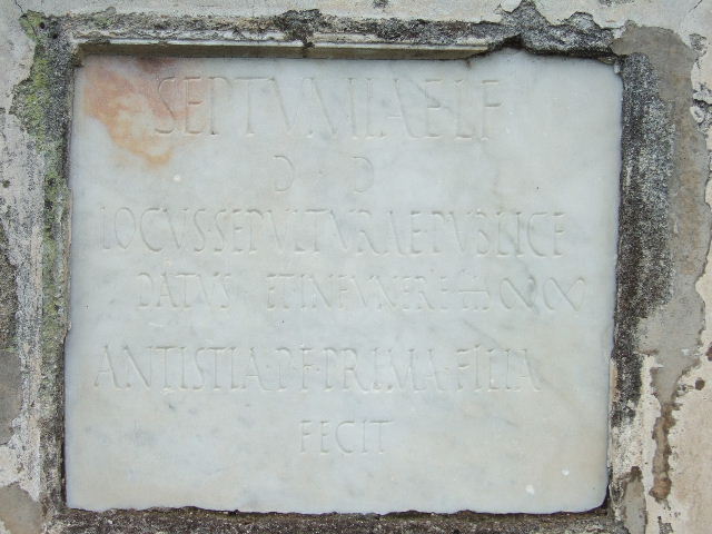 VGL Pompeii. December 2005. Inscribed marble plaque on east side of tomb of Septumia.