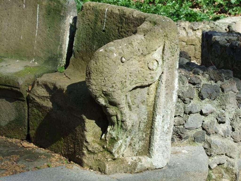 SGD Pompeii. March 2009. Schola south end with remains of carving of paw.