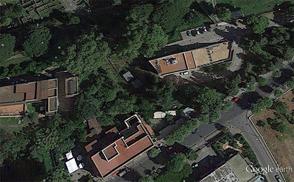 SG4 Pompeii. 2015. Location of tombs SG4 and SG5 (centre of photo) south of Porta Stabia.
Photo courtesy of Google Earth.

