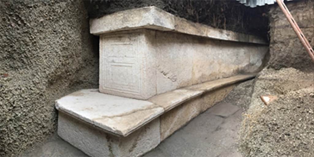 SG6 Pompeii. 4 metre long inscription, showing 7 rows, in the form of a res gestae (life achievements).
Photograph © Parco Archeologico di Pompei.
