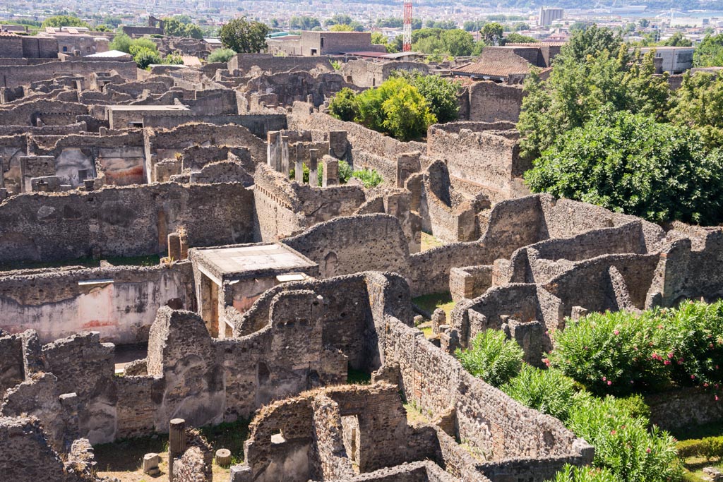 Tower XI, Pompeii. August 2023. 
Looking south-west from Tower across VI.7, with atrium of VI.7.23 on lower left, and garden on lower right. Photo courtesy of Johannes Eber.
