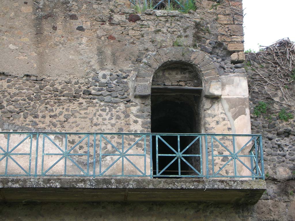 Tower XI, Pompeii. May 2010. Detail of doorway onto balcony on east end of south side. Photo courtesy of Ivo van der Graaff.