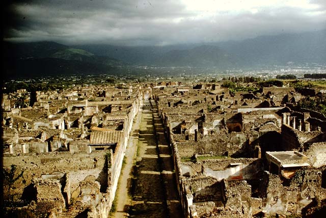 T11 Pompeii. Tower XI. 1978. Looking west towards the sea, and modern coastline. Photo by Stanley A. Jashemski.   
Source: The Wilhelmina and Stanley A. Jashemski archive in the University of Maryland Library, Special Collections (See collection page) and made available under the Creative Commons Attribution-Non Commercial License v.4. See Licence and use details. J78f0199
