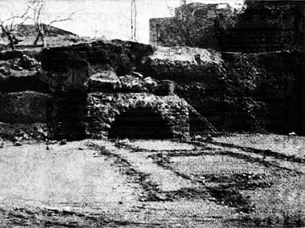 Domicella. Villa rustica romana. 1929. Photo of remains of Villa rustica at Domicella, Nola.
See Notizie degli Scavi di Antichit, 1929, p.201, fig. 2.
