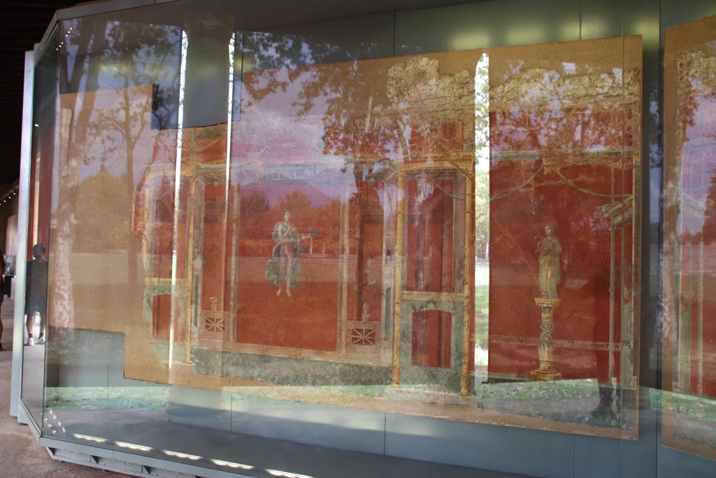 Complesso dei triclini in località Moregine a Pompei. October 2022. Triclinium A, west wall on display in Pompeii Palaestra.
Photo courtesy of Klaus Heese
