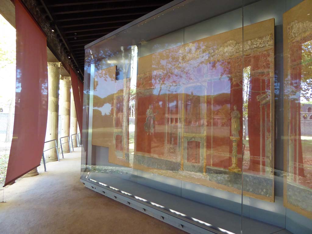 Complesso dei triclini in località Moregine a Pompei. September 2015. Triclinium A, part of west wall on display in Pompeii Palaestra.
Foto Annette Haug, ERC Grant 681269 DÉCOR.
