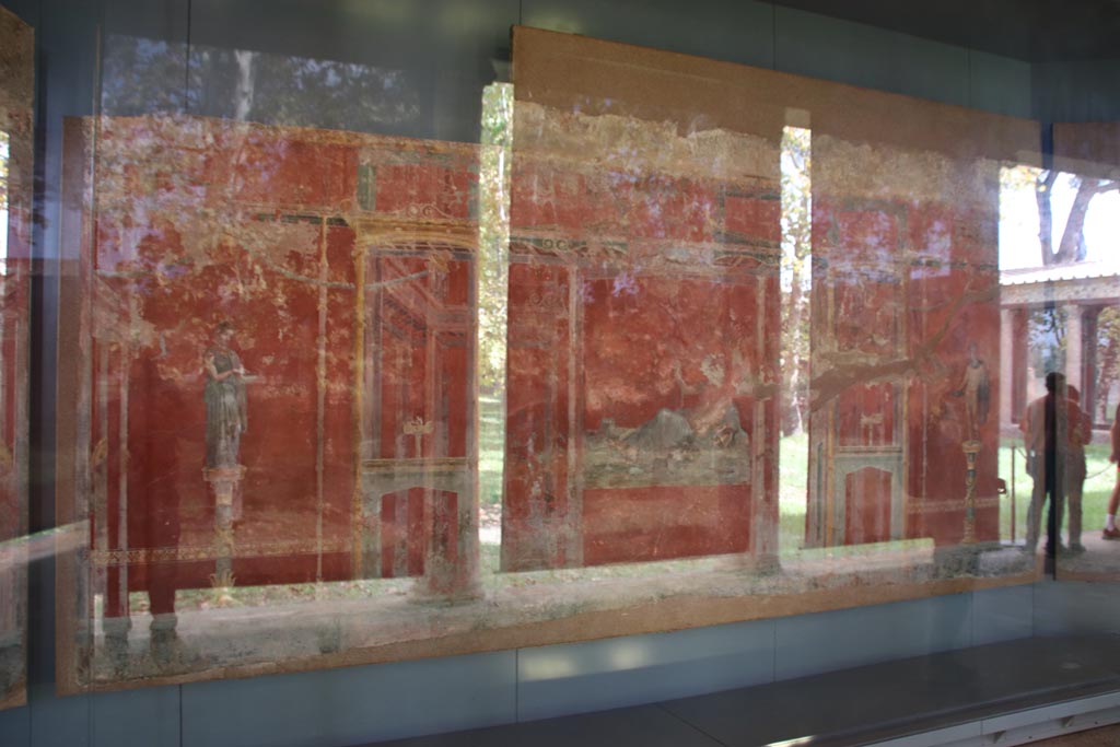 Complesso dei triclini in località Moregine a Pompei. Triclinium C, east wall. Winged Victory with two offer-bearers.