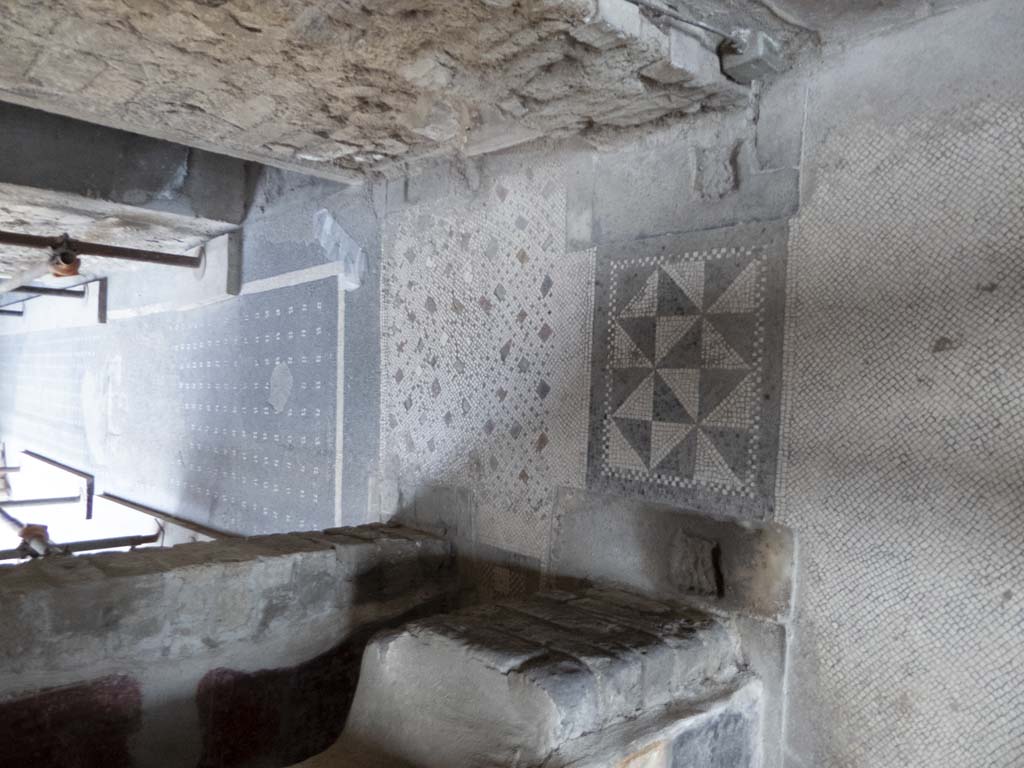 Oplontis, September 2015. Mosaic threshold in doorway to room 17.