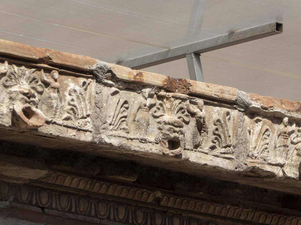 Oplontis Villa of Poppea, September 2017. Room 20, detail of waterspouts. 
Foto Annette Haug, ERC Grant 681269 DÉCOR.

