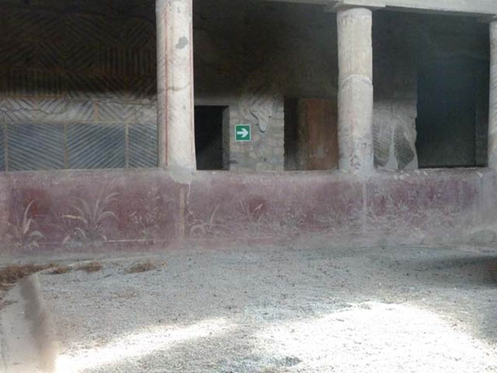 Oplontis, September 2015. Room 32, looking south across garden to painted wall.