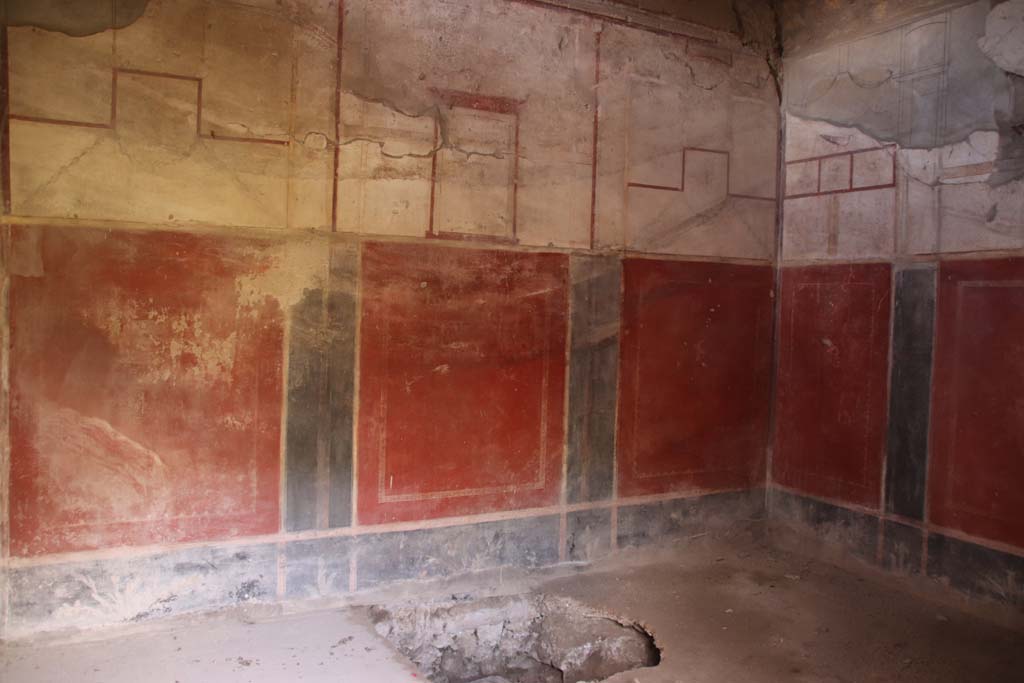Oplontis Villa of Poppea, October 2020. Room 55, looking towards south wall, south-west corner and west wall.
Photo courtesy of Klaus Heese..
