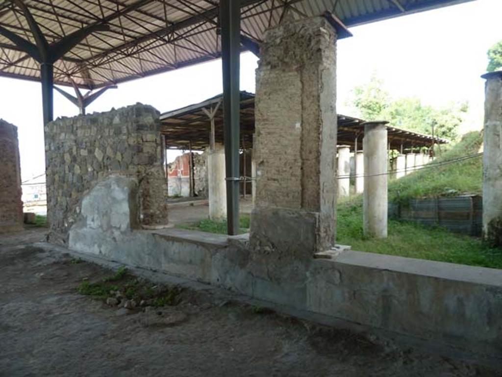 Stabiae, Secondo Complesso (Villa B), September 2015. Room 13, doorway and two windows in east wall overlooking peristyle.