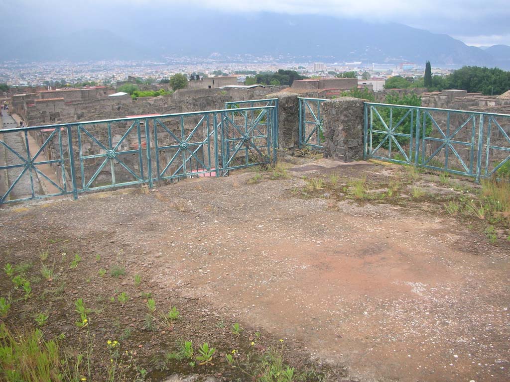 Tower XI, Pompeii. May 2010. Looking south-west across roof of Tower. Photo courtesy of Ivo van der Graaff.