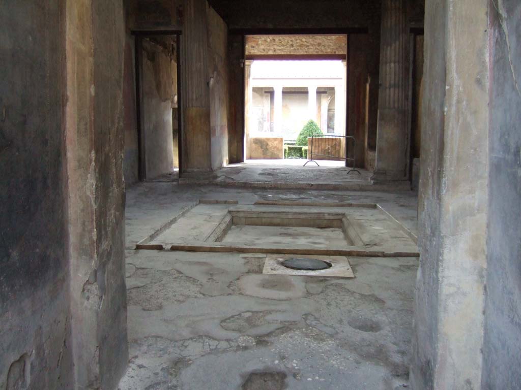 I.10.4 Pompeii. December 2005. Atrium and impluvium, looking south from entrance.