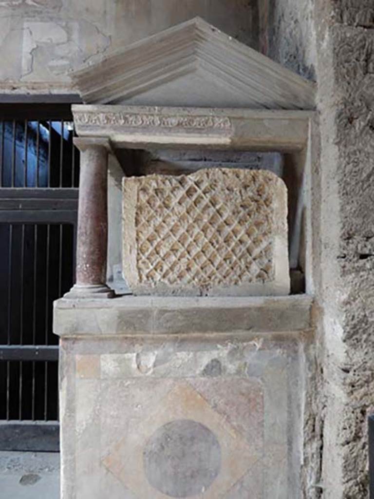 I.10.4 Pompeii. May 2015. North-west corner of atrium, detail of aedicula lararium, looking west. Photo courtesy of Buzz Ferebee.
