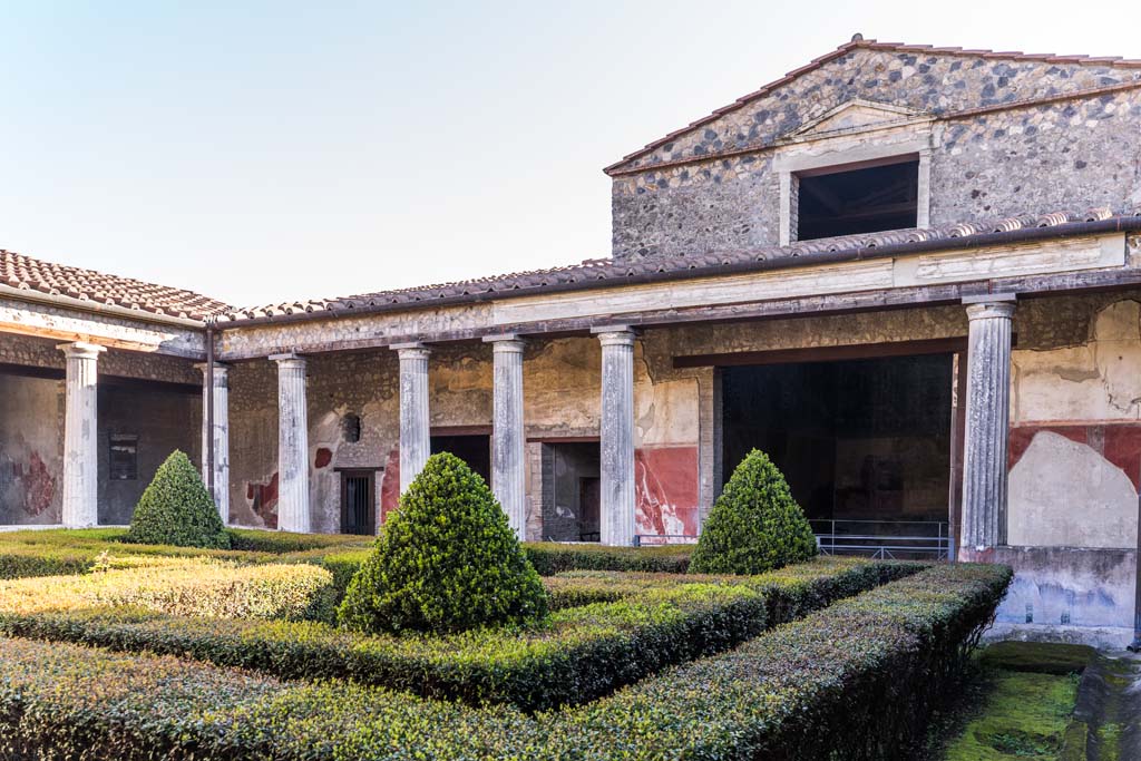 I.10.4 Pompeii. April 2022. 
Looking north-east across peristyle garden towards east side from south-west portico. Photo courtesy of Johannes Eber.
