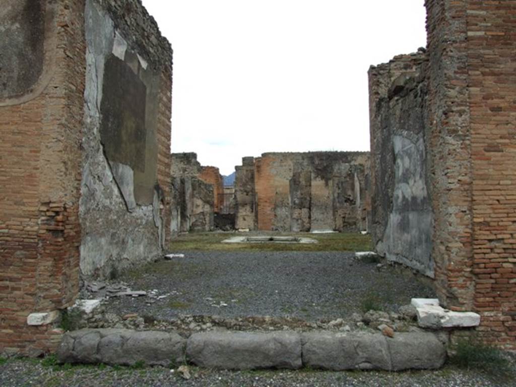 VII.9.47 Pompeii.  March 2009.  Room 6. Tablinum.  Looking north towards atrium and entrance.